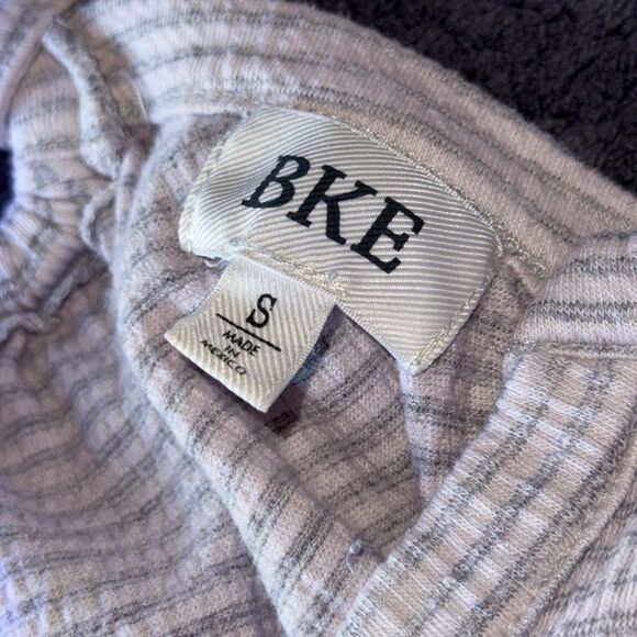 BKE Striped Racerback Tank Top Gray lavender Knit Henley Button Front Size Small - Picture 4 of 7